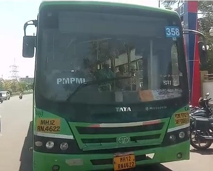 अपुर्या बसमुळे प्रवासी रस्त्यावर ; बस सेवा कोलमडली