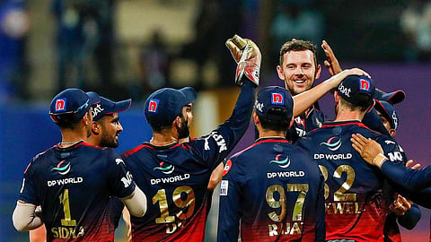 RCB IPL 2023 : आरसीबीच्या अडचणीत वाढ, ‘हे’ दोन दिग्गज खेळाडू पहिल्याच सामन्यातून बाहेर!