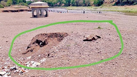 महाराणी ताराराणींची समाधी वाळूच्या ढिगार्याखाली; ‘पुरातत्व’च्या दुर्लक्षाने अस्तित्व धोक्यात