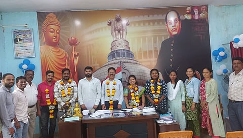 नाशिक : ऑल इंडिया एससी-एसटी रेल्वे एम्प्लाॅइज असोसिएशन कर्षण रेल्वे कारखाना नाशिकरोडच्या नूतन कार्यकारिणीसह मान्यवर.