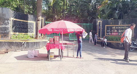 पुणे : अतिक्रमणापुढे उद्यान अधिकार्यांनी टेकले हात; कारवाई केलेल्या स्टॉलचे पुन्हा अतिक्रमण