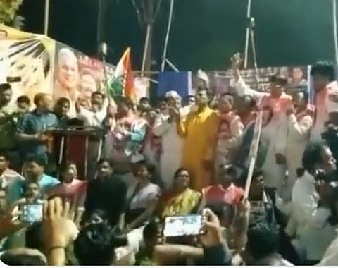 छत्तीसगड : बिलासपूर येथे काँग्रेसच्या टॉर्च रॅलीवेळी स्टेज कोसळलं अन् उडाला हाहाकार (Video)