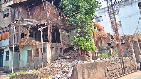 नाशिक : पावसाळ्यापूर्वीच वाडा खाली करा अन्यथा..; ११८६ धोकादायक वाड्यांना नोटिसा