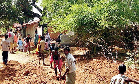 मनरेगा योजनेसाठी राज्यांना पुरेसा निधी देण्याचे निर्देश केंद्राला द्यावेत, स्वराज अभियानची सर्वोच्च न्यायालयात याचिका