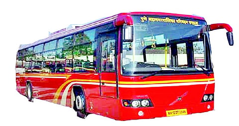 स्टार्टरला चावी दिसली आणि चोरट्यामधील ड्रायव्हर जागा झाला…. पळवली चक्क पीएमपी !