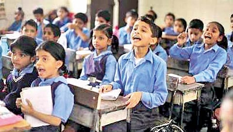 शालेय विद्यार्थ्यांची आता ऑनलाईन हजेरी; 1 डिसेंबरपासून हाेणार अंमलबजावणी