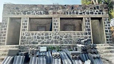 किल्ले रायगडावर आता रहा खुशाल