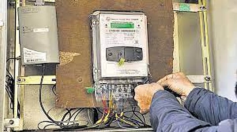 पुणे : वेळच्या वेळी वीजमीटर तपासणी, दुरुस्ती करा!