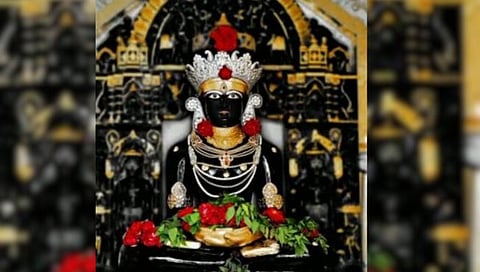 धुळे : भगवान विमलनाथ यांची मूर्ती अखेर पोलिस बंदोबस्तात जैन धर्मशाळेत स्थलांतरित