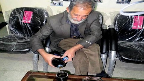 Gholamreza Ardeshiri Alive Only By Drinking : अजब दावा : म्हणे, १७ वर्ष अन्नाचा कणही न खाता नाही, केवळ कोल्ड्रिंक्सवर जिवंत…