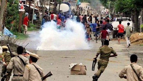 Manipur Violence : मणिपूरमध्ये दंगलखोरांना दिसताच क्षणी गोळ्या घालण्याचे आदेश