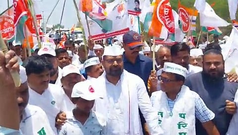 सदाभाऊ खोत यांचा साता-यात रास्ता रोको; तीन दिवसात निर्णय झाला नाही तर मंत्रालयावर धडक मारण्याचा इशारा