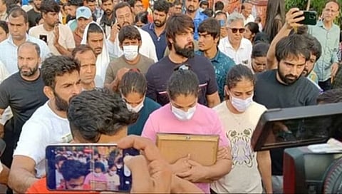 Wrestlers In Haridwar : पदके गंगार्पण करण्याचा कुस्तीपटूंचा निर्णय स्थगित; नरेश टिकैत यांची मध्यस्थी