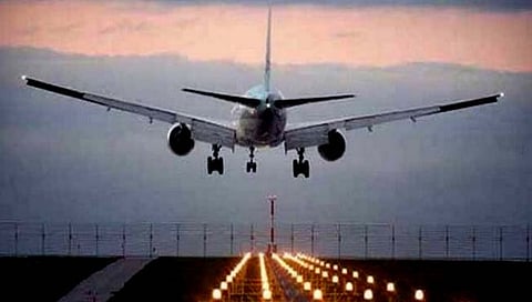 राजधानी दिल्लीला वादळी वाऱ्यासह पावसाने झोडपले; ४ विमाने जयपूरकडे वळवली