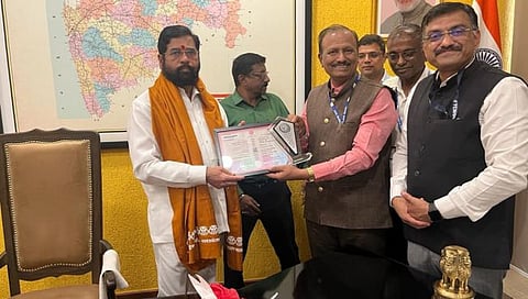 मुख्यमंत्री शिंदे यांना मुक्त विद्यापीठाचे पत्रकारिता पदविका प्रमाणपत्र