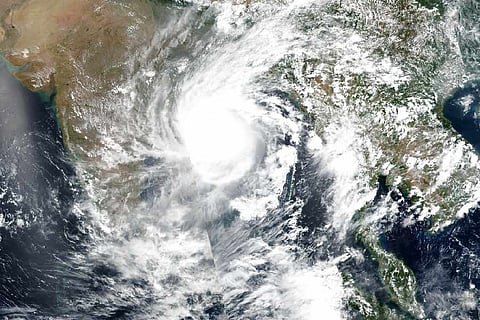 चक्रीवादळ आज शमणार; उष्णतेची तीव्रता घटणार
