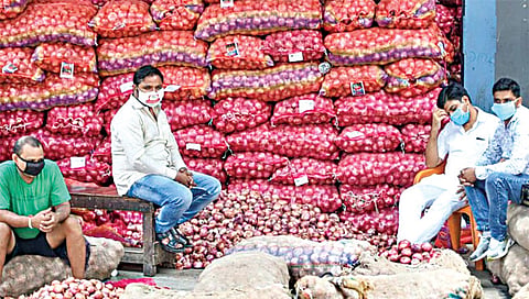 नाशिक : नाफेडची कांदा खरेदी म्हणजे ‘आयजीच्या जिवावर बायजी उदार’