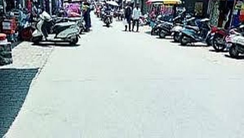 Monsoon : पाऊस लांबल्याने बाजारपेठेत शुकशुकाट