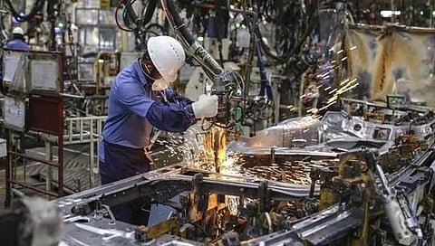 मोठी बातमी! भारताच्या उत्पादन क्षेत्राची भरभराट! PMI ३१ महिन्यांच्या उच्चांकावर