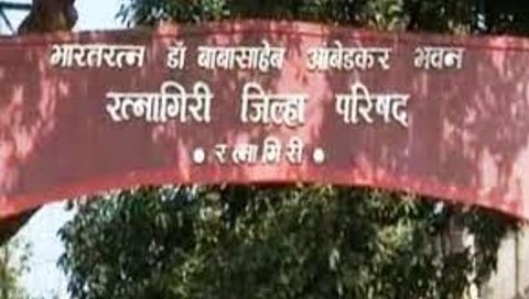 रत्नागिरी : शिक्षकांच्या रिक्त पदासाठी शिवसेनेचा जिल्हा परिषदेवर हल्लाबोल