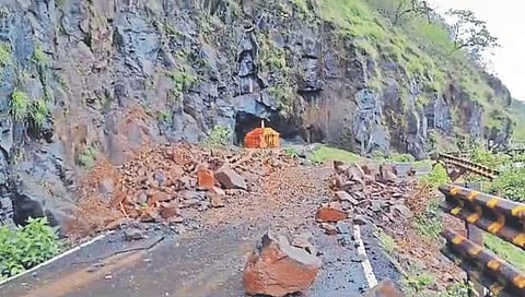 अंबेनळी घाट संग्रहित छायाचित्र
