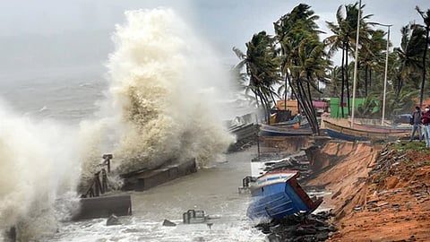 Biparjoy Cyclone : अरबी समुद्रात ‘बिपर जॉय’ चक्रीवादळ ! समुद्र गुरुवारपासून दोन दिवस खवळलेला राहणार; सतर्कतेचा इशारा