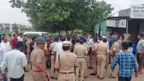 कोल्हापुरातील तणावाच्या पार्श्वभूमीवर कराडमध्ये संचलन