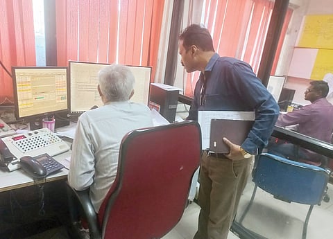 ओडिसा दुर्घटनेनंतर पुणे रेल्वे नियंत्रण कक्ष सतर्क; 35 कर्मचार्यांचे जागते रहो…