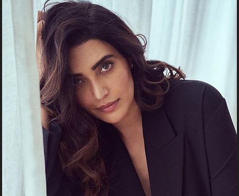 Karishma Tanna : करिश्मा केदारनाथमधील व्हिडिओ शेअर करत म्हणाली…
