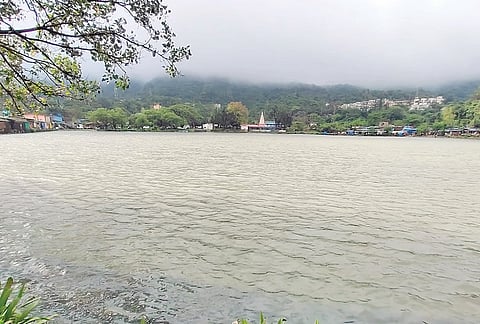 खंडाळा तलावाचे पाणी दूषित करणार्या दोघांवर गुन्हा दाखल