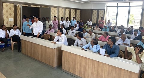 तळेगाव दाभाडे : बाजाराच्या दिवशी मुख्य रस्ता वाहतुकीस मोकळा ठेवण्याचे आदेश