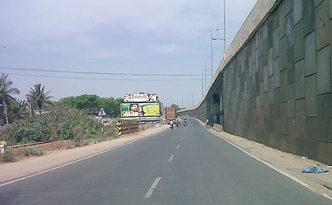 पुणे-नगर मार्गावरील सर्व्हिस रोडचे काम लाल फितीत