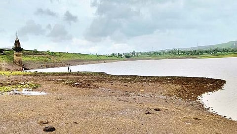 कोल्हापूर : जिल्ह्यासह शहर आणि परिसरातही पावसाने ओढ दिली आहे. जुलै निम्मा उलटला तरीही दमदार पाऊस न झाल्याने कळंबा तलावात 20 टक्केही पाणीसाठा झालेला नाही.