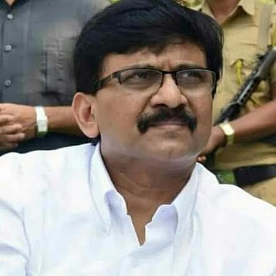 भ्रष्टाचाराबाबत आण्णा हजारेंनी आंदोलन करावं : संजय राऊत
