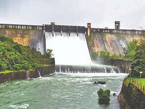 धरणातील पाण्याचे प्रमाण