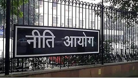 पाच वर्षांत १३.५ कोटी लोक गरिबी रेषेच्या बाहेर आले; नीती आयोगाचा अहवाल | Niti Aayog