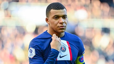 Kylian Mbappe Transfer Update : अबब…फुटबाॅलपटू एम्बाप्पेने नाकारली तब्बल २७२५ कोटींची ऑफर! जाणून घ्या कारण…