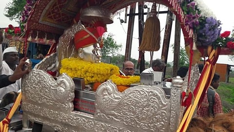बीड : श्री संत गजानन महाराज पालखीचे गेवराईत जल्लोषात आगमन