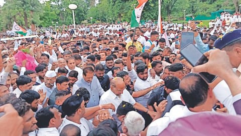 पुणे : अंदाजासाठी अजित पवार समर्थक कराड दौर्यात सहभागी !