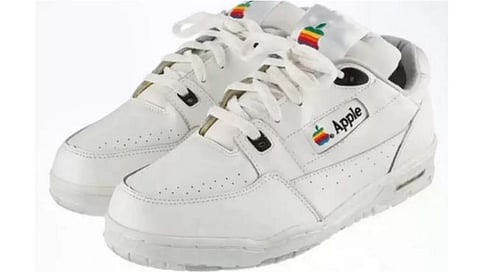 Apple’s Shoes : ४१ लाखांना विकले जाणार अॅपलचे बूट; ३२ वर्षे जुन्या बुटांचा लिलाव