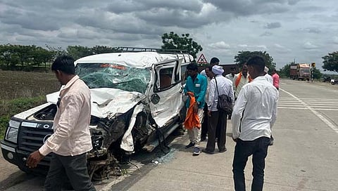 क्रुझर-आयशरचा भीषण अपघात