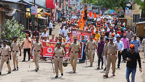 कडूस गोहत्येचे सर्वत्र पडसाद; राजगुरूनगरला कडकडीत बंद पाळून शहरातुन मोर्चा