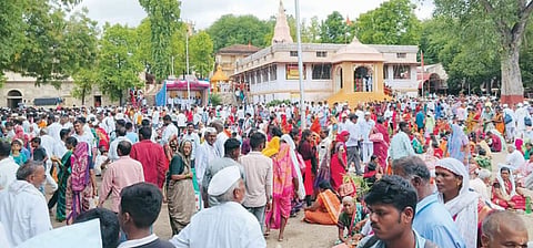 नेवासा : लाखो भाविकांनी घेतले ‘पैस’ दर्शन