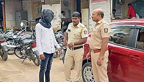राहुरी : तोतया अधिकारी जेरबंद ! अन्न, औषध प्रशासन अधिकारी असल्याची बतावणी