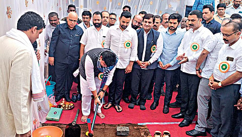 मोठा उद्योग आणण्यासाठी एकत्र या : उद्योगमंत्री सामंत