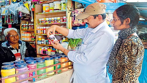 कोल्हापूर : गणेशमूर्तींसाठीच्या रंगांची बाजारपेठ 25 कोटींची