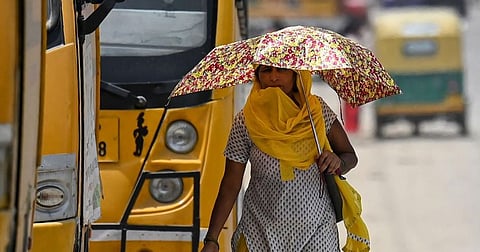 जगभरात जागतिक तापमान वाढीचे मोठे आव्हान उभे ठाकले आहे. भारताला देखील या समस्येचा फटका बसतो आहे.