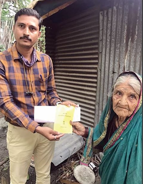 रात्री साडेअकराला फोन… अन् नव्वदीतील आजींसाठी कलेक्टरची तत्परता
