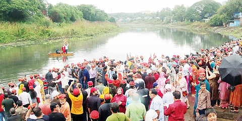 पिंपरी : चालिहो समाप्तीनिमित्त घाटावर गर्दी