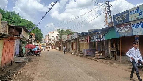 छ. संभाजीनगर: मराठा समाजाच्या मागण्यांसाठी पुकारलेल्या विहामांडवा बंदला उत्स्फूर्त प्रतिसाद